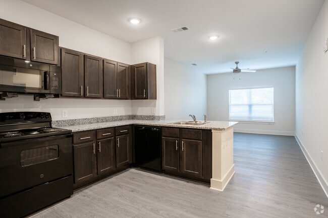 2BR, 1BA - 866SF - Kitchen