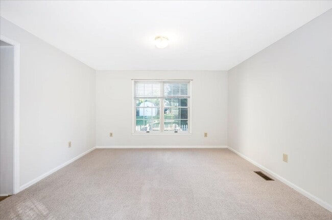 Photo - Oversized House in Point of Rocks for Lease