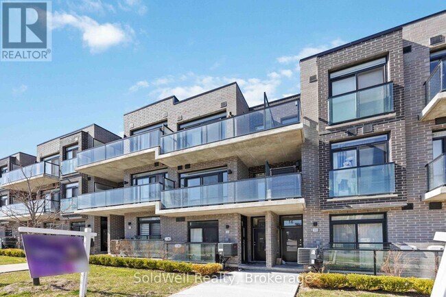 Photo - 266 Finch Ave E