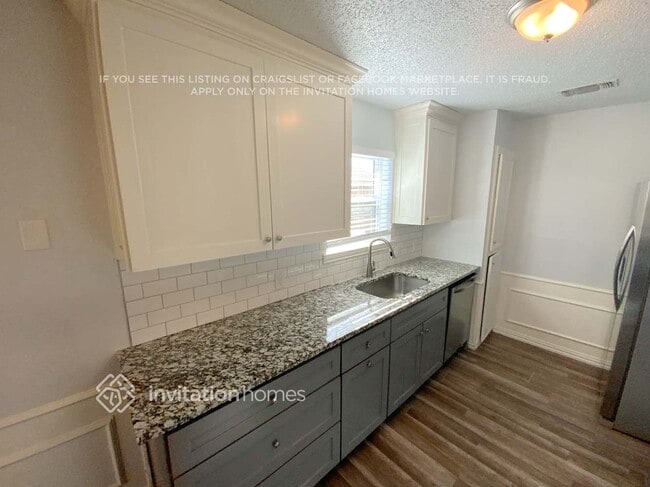 Photo - 340 NW Summercrest Blvd