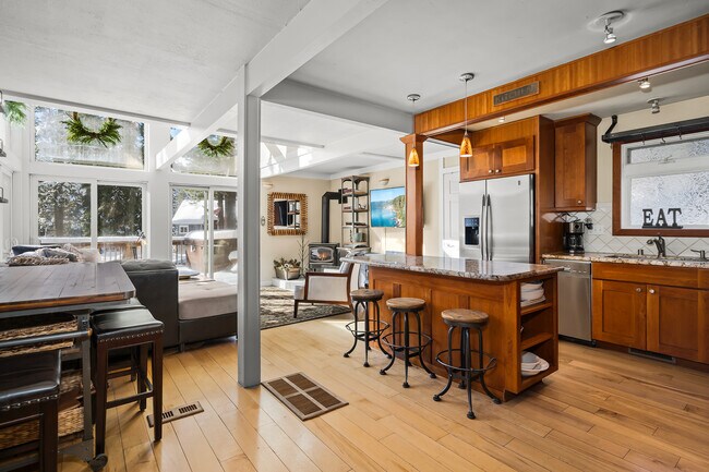 Photo - 210 Forest Glen Rd