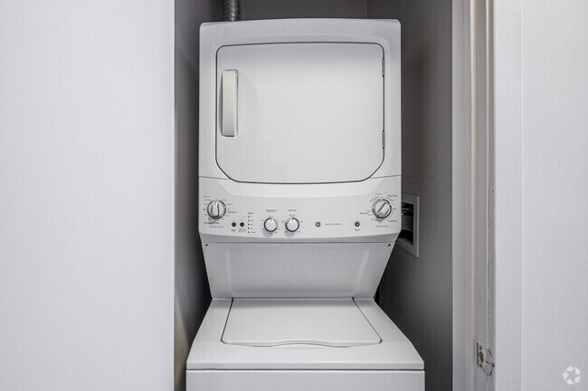 330 Angelo Cifelli Dr - 1BR, 1BA - 680SF - Washer Dryer
