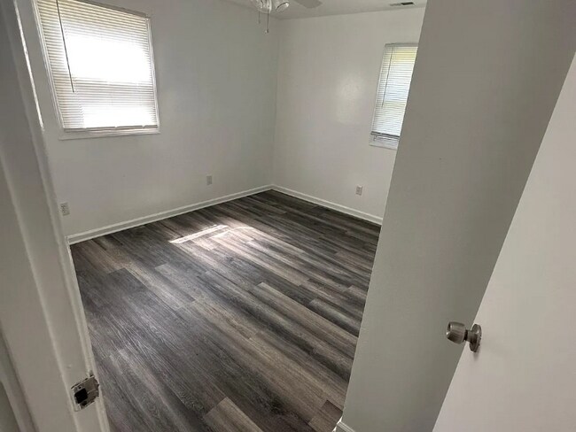 Photo - 913 Sharon Dr