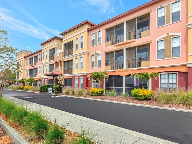 Building Photo - 13941 Clubhouse Dr Unit 212