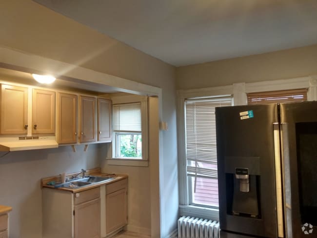 Building Photo - 807-807 Bedford St Rental