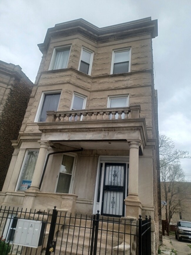 Photo - 704 W Garfield Blvd Unit 2