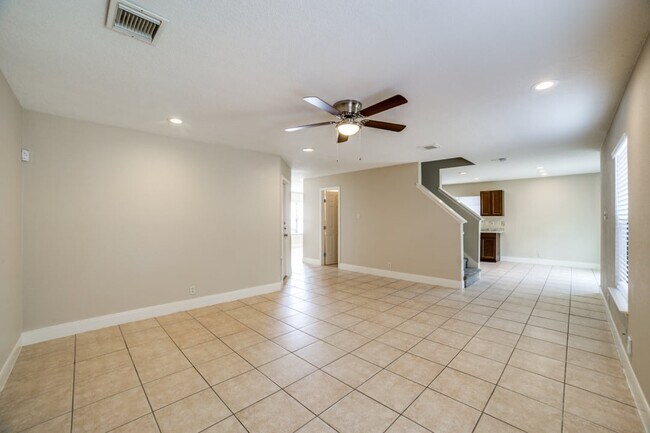 Photo - 7739 Alverstone Way