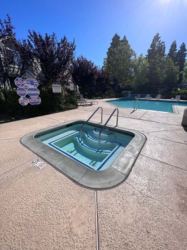 Fountain Plaza Hills