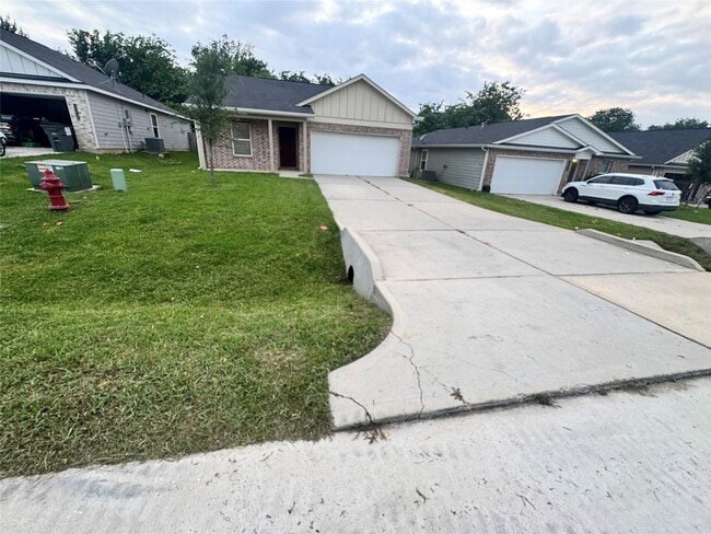 Building Photo - 14214 Green Wing Cir