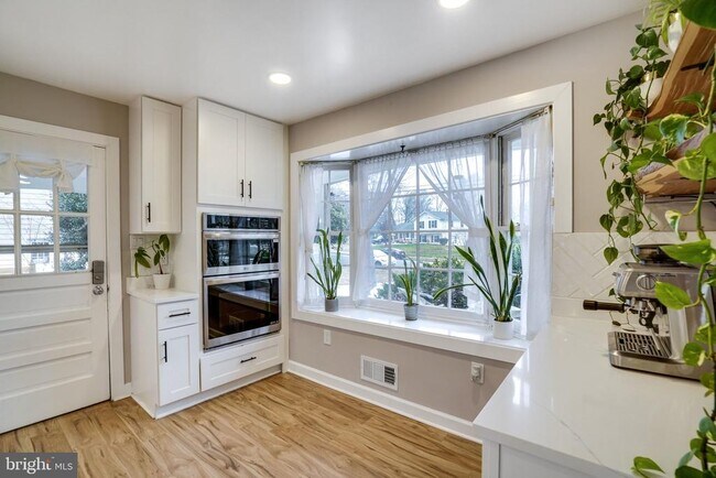 Photo - 8722 Falkstone Ln