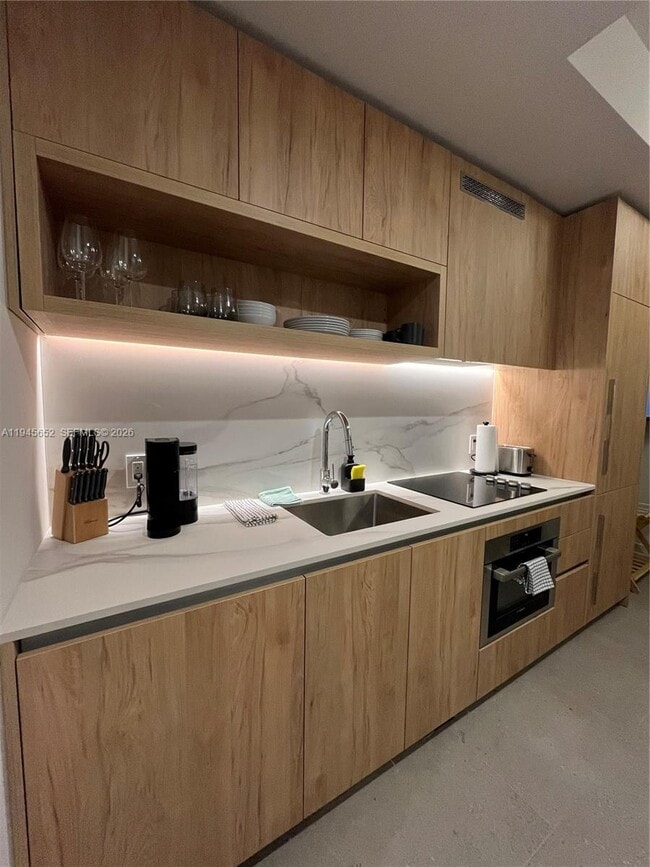 Building Photo - 11 NE 6th St Unit 1006