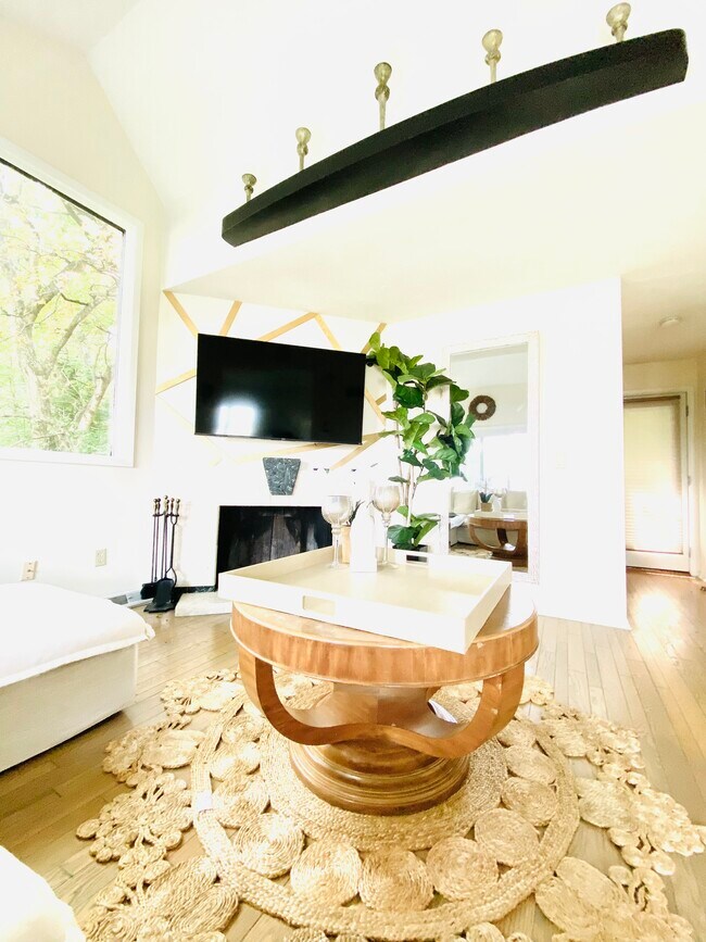 Photo - 2415 Maryland Ave