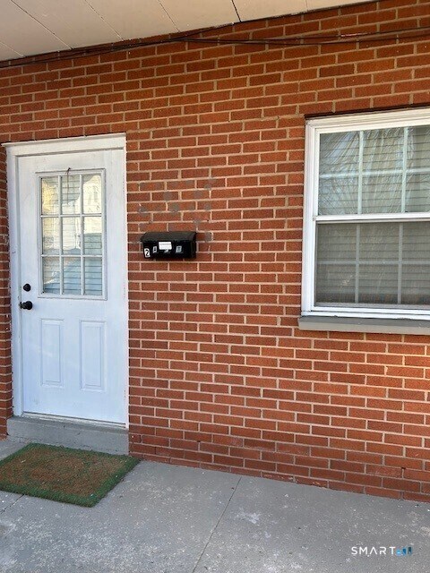 Building Photo - 114 East Ave Unit 2