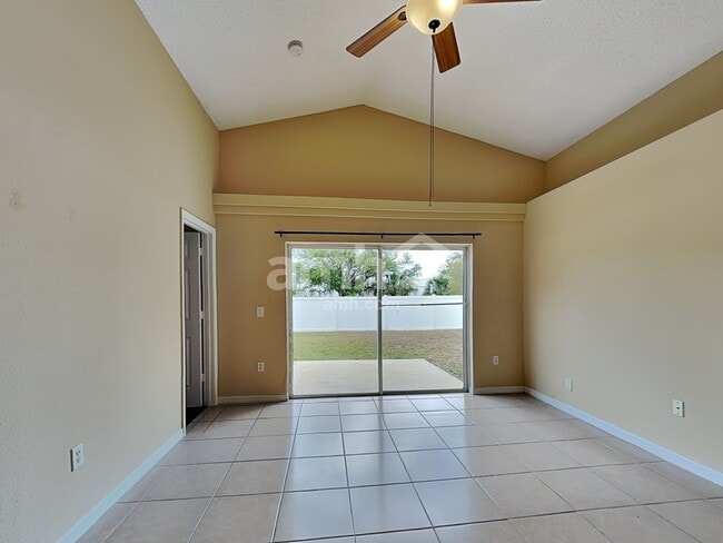 Photo - 950 Woodsong Way