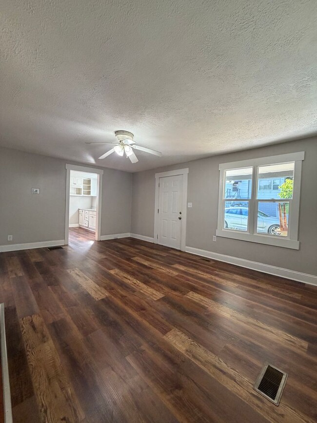 Photo - 3 Bedroom in Frankfort!