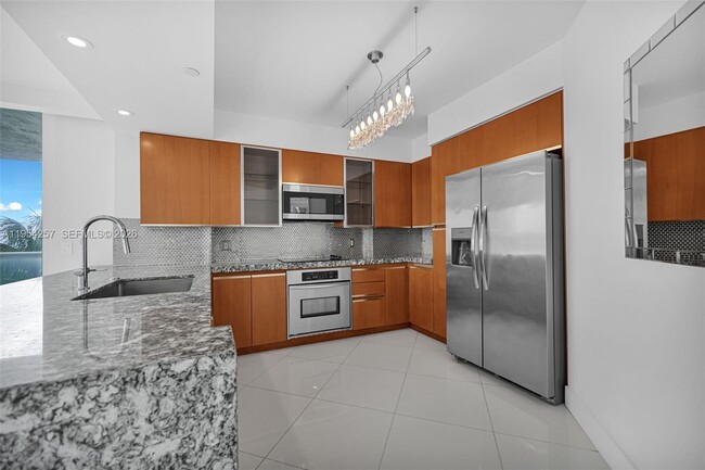 Photo - 10 Venetian Way Unidad 404