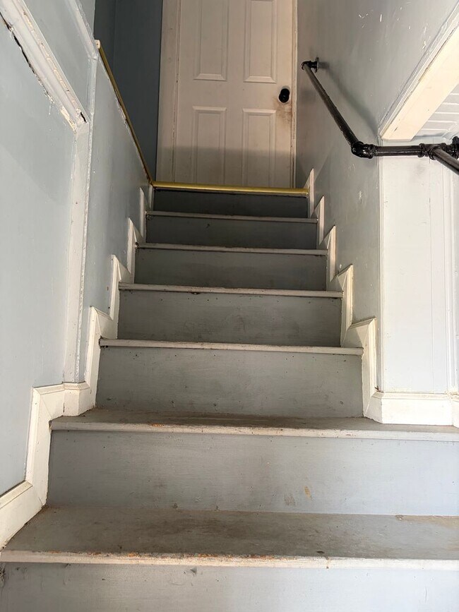 11 Cloverdale Ave Unit 2