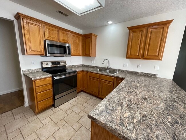 Building Photo - Spacious 4BR Home in Seven Oaks with Garage & Private Yard