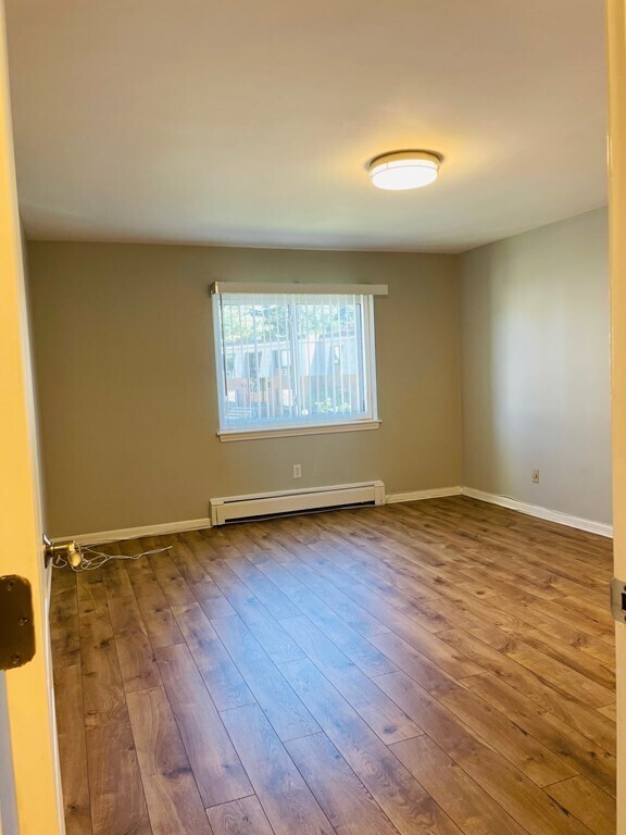 8 Hallmark Gdns Condo Unit 8 Condo for Rent in Burlington, MA