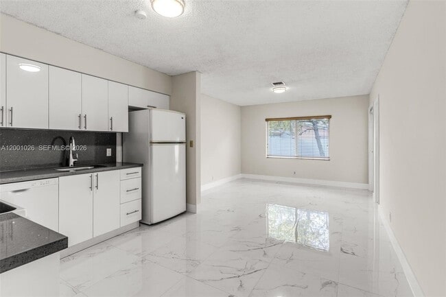 Photo - 310 SW 76th Ct Unit 1
