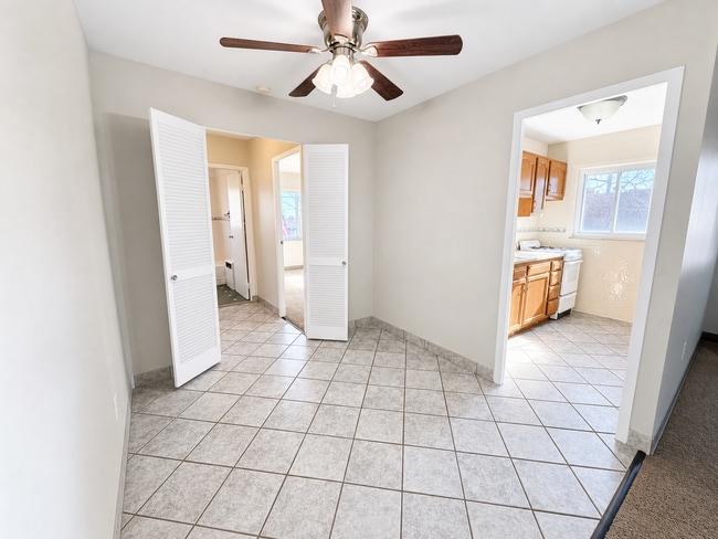 Photo - SAVOY APTS -- 058