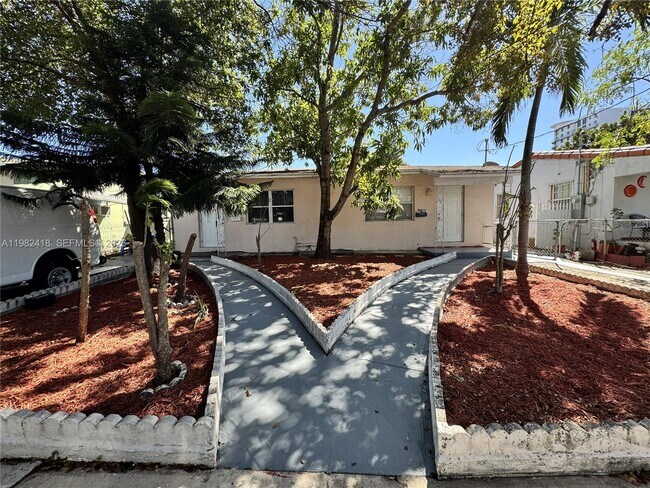 Building Photo - 2142 NW 1st St Unit 2142