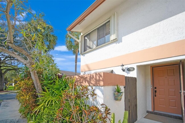 Building Photo - 4250 SW 70th Terrace