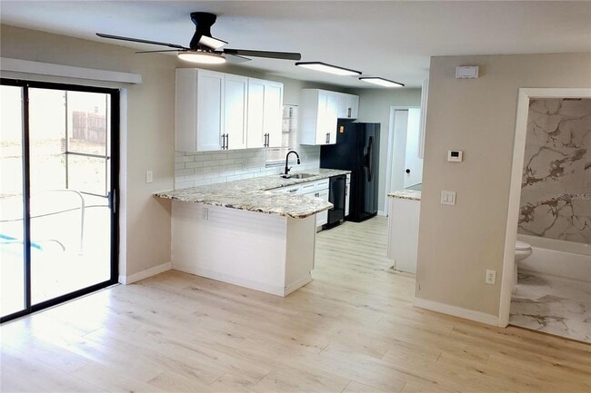 Photo - 4284 Everett Ave