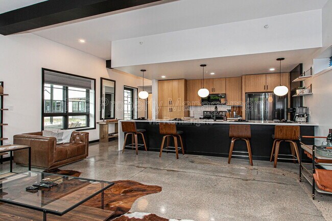 Photo - 3415 N Broadway Unidad 102