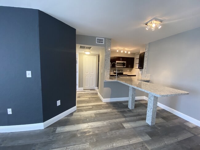 Building Photo - 2871 N Oakland Forest Dr Rental