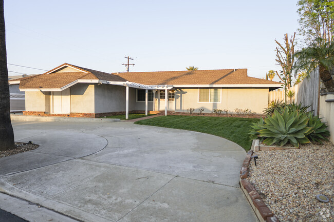 Building Photo - 1971 Cypress Point Dr Rental