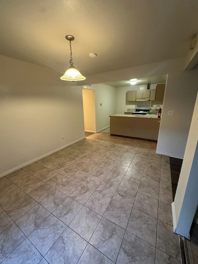 2742 Mendonca Dr