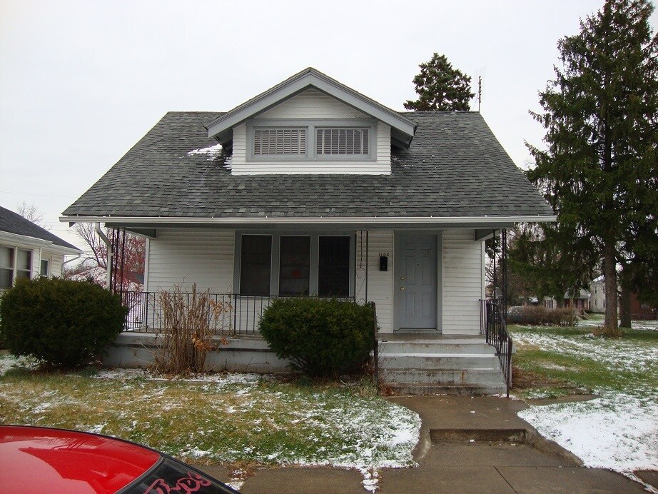 Photo - 1106 College St