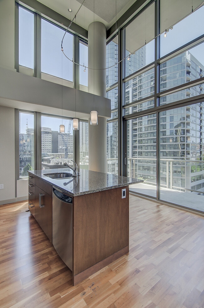 Photo - Great 2bd/2ba modern town home located in the center of South Lake Union W/S/G and ( 2) parking s...