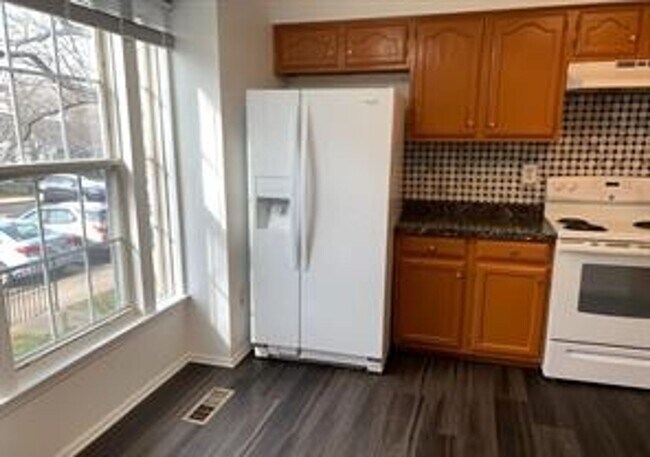 Photo - Very well maintained 3 bedroom 2 full 2 ha...