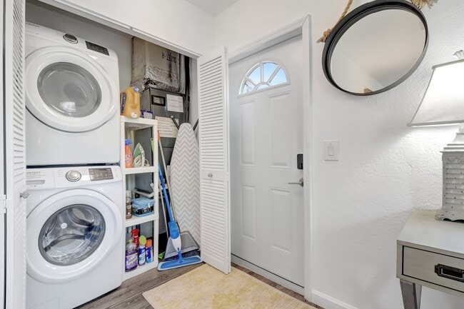 Photo - 422 N H St
