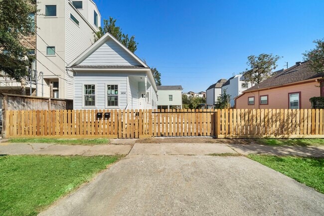 Building Photo - 1414 Shearn St