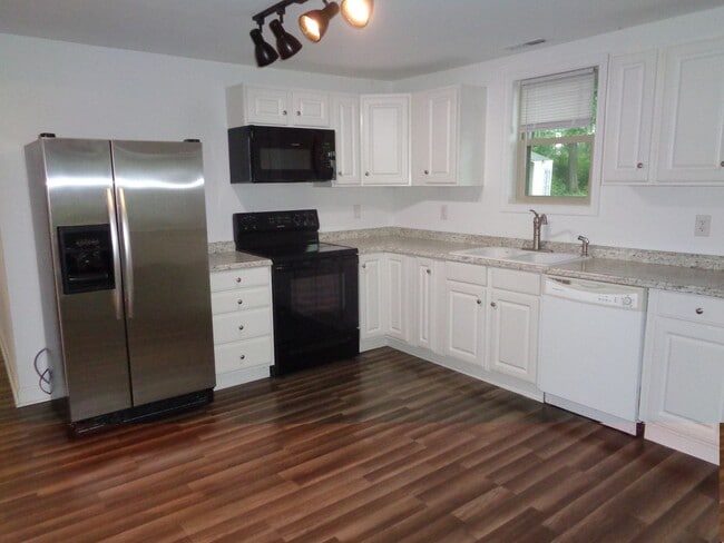 Photo - 212 Orr St
