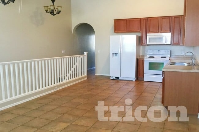 Photo - 2355 E Huntington Dr