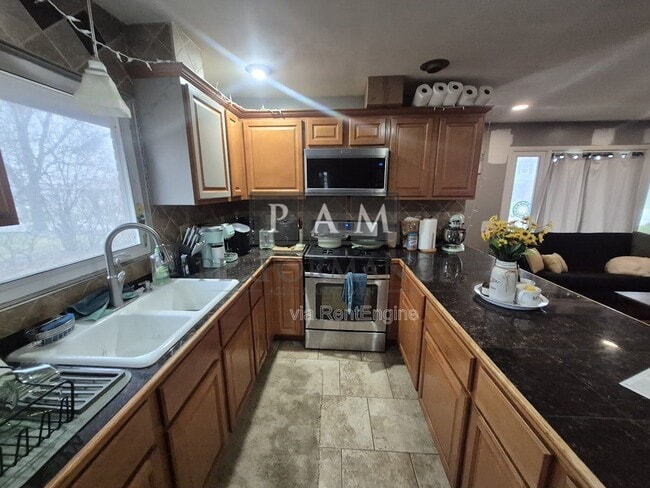 Photo - 1422 W Maplewood Ct