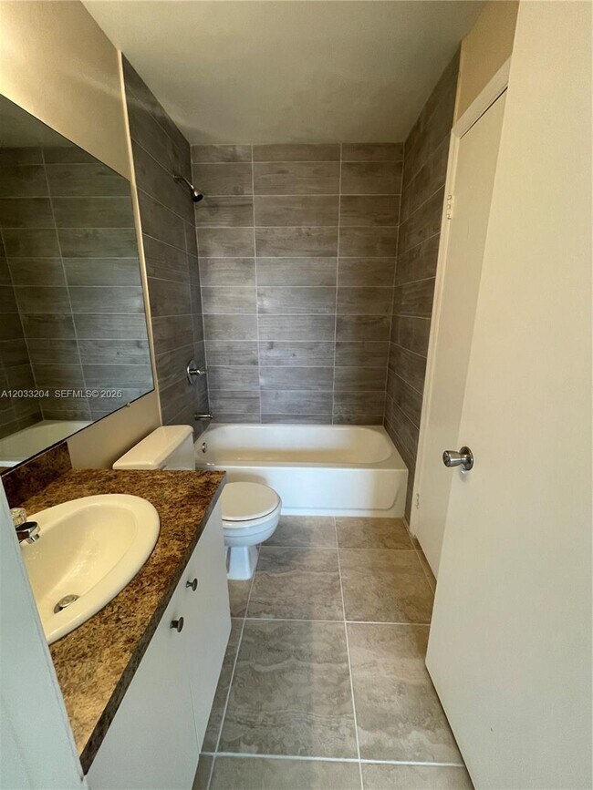 Photo - 10521 SW 158th Ct Unidad 304