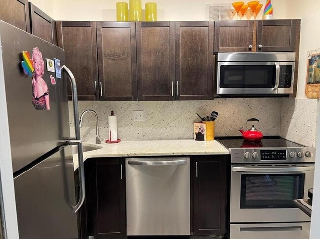 Photo - 1950 N Andrews Ave Unidad 103d