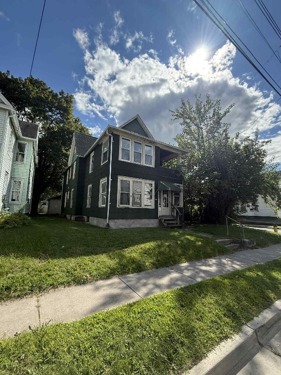 Building Photo - 66 Endicott Ave Unit 1 Rental