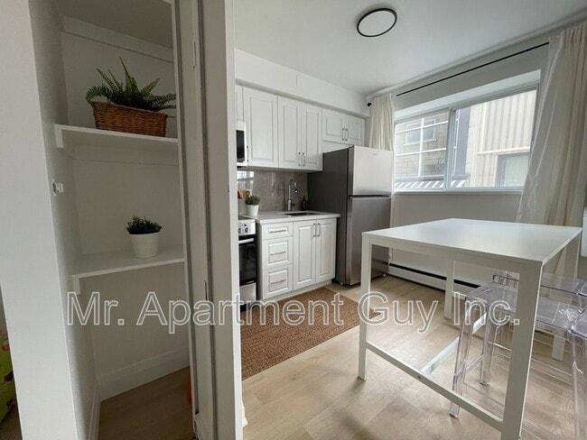 Photo - 1284 Fennell Ave E Unit Suite 10
