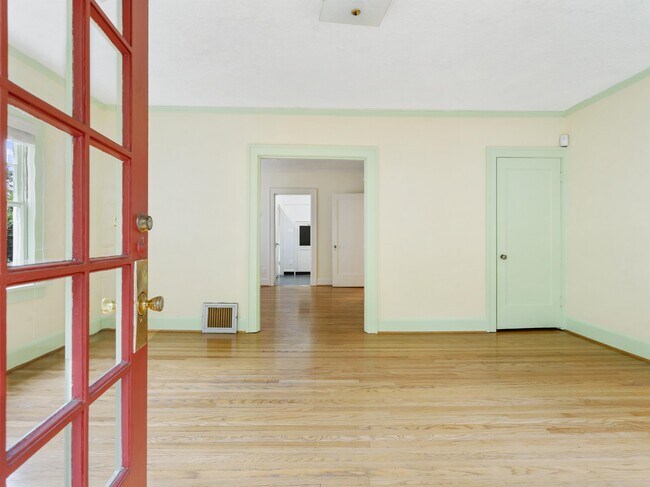 Photo - 2567 NW Raleigh St