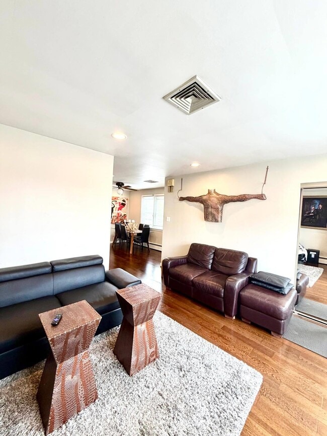 Photo - 313 Clarendon St