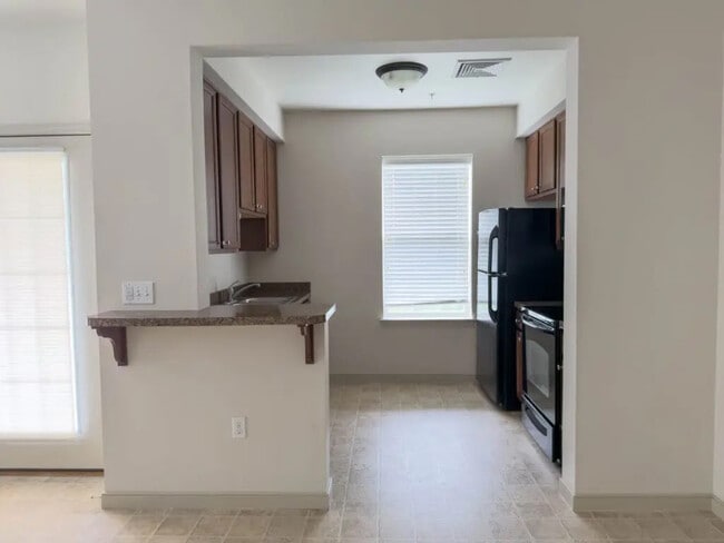 Photo - 2038 Shady Oak Dr