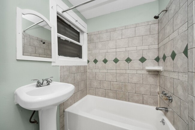 Building Photo - 1213 28th St