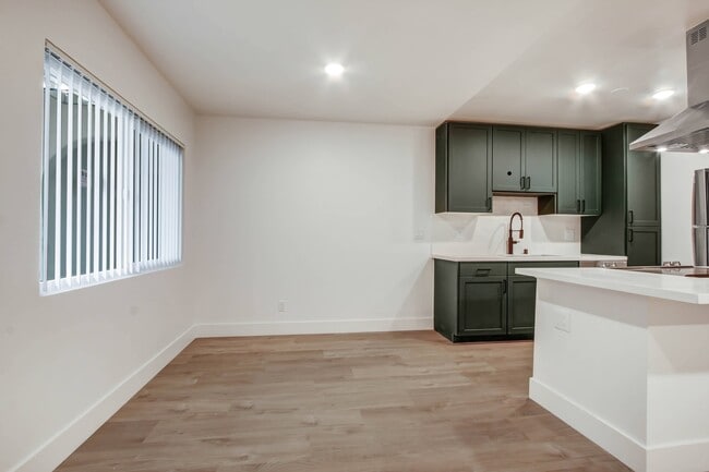 Building Photo - 1333 N Martel Rental