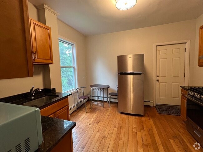 Building Photo - 42 Waugh St Unit 2 Rental